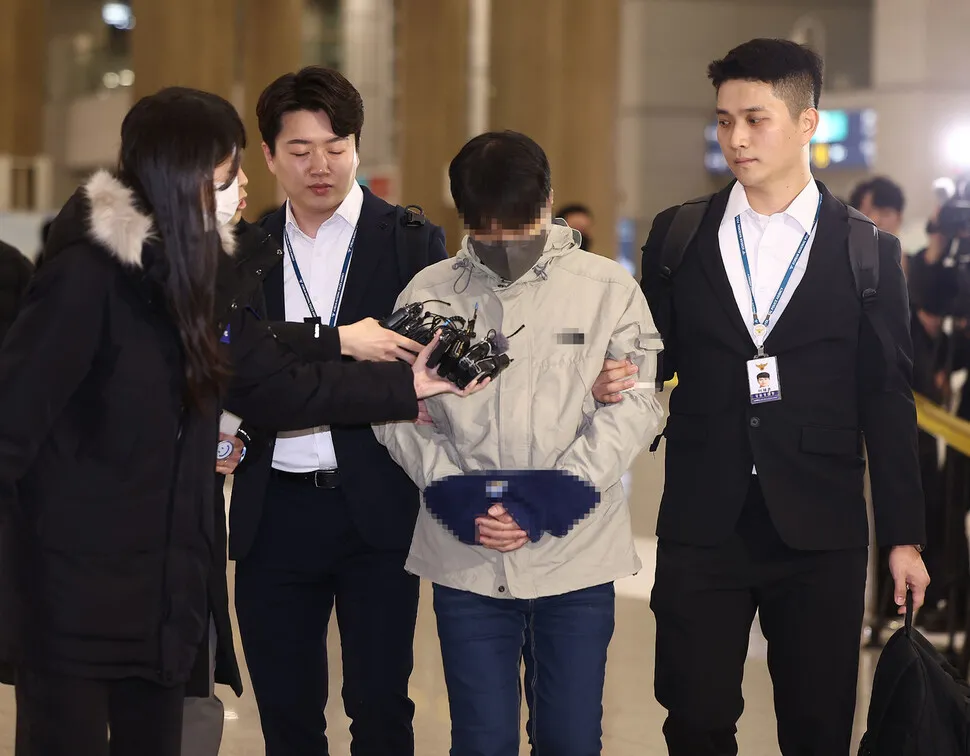 दक्षिण कोरिया के स्वास्थ्य बीमा कार्यकारी ने गबन किया 4.6 बिलियन सार्वजनिक निधि में "क्रिप्टोकरेंसी अनुबंध खेलकर" जीते और सब कुछ खो दिया! 15 साल की भारी सजा"><figcaption id="caption-attachment-430446" class="kmkert">स्रोत: कोरियाई मीडिया हानी</figcaption></figure><h3>सार्वजनिक धन कहां जाता है: क्रिप्टो कैसीनो</h3><p>एसबीएस रिपोर्ट के अनुसार, दक्षिण कोरियाई अभियोजकों ने कहा कि अप्रैल से सितंबर तक 2022, वित्तीय प्रबंधन टीम के नेता के रूप में, पर्यवेक्षक उपनाम चोई, 18 के माध्यम से एक सब-सिस्टम ऑपरेशन के दौरान 4.6 बिलियन जीते सार्वजनिक धन का दुरुपयोग करने के बाद, पर्यवेक्षक उपनाम चोई को एक बार फिलीपींस में एक लक्जरी रिसॉर्ट में पैसे बर्बाद करते हुए पाया गया था। अंततः उन्हें जनवरी 2024 में मनीला में गिरफ्तार कर लिया गया। </p><p>राष्ट्रीय स्वास्थ्य बीमा निगम ने नागरिक मुकदमेबाजी के माध्यम से जीते गए 720 मिलियन की वसूली की, लेकिन शेष 39. चोई के प्रभारी क्रिप्टोक्यूरेंसी अनुबंध बाजार में 100 मिलियन से अधिक कोरियाई डॉलर खो गए, और पारंपरिक वसूली तंत्र अप्रभावी था। </p><p>चोई के पहले और दूसरे उदाहरण के न्यायाधीशों ने कहा कि "लोक सेवकों को ईमानदार होना आवश्यक है, लेकिन व्यवस्थित रूप से भारी मात्रा में धन का दुरुपयोग करने के आपराधिक तरीके बहुत खराब हैं" और उन्हें 15 साल जेल की सजा सुनाई। 15 तारीख को मूल फैसले को बरकरार रखने के लिए अंतिम फैसले की घोषणा की गई। </p><h3>जुए के पैसे को मनी लॉन्ड्रिंग के रूप में नहीं गिना जाता है</h3><p> दक्षिण कोरिया के मौजूदा एंटी-मनी लॉन्ड्रिंग नियमों जैसे कि विशिष्ट वित्तीय लेनदेन सूचना की रिपोर्टिंग और उपयोग पर अधिनियम के तहत एक्सचेंजों को ग्राहक के उचित परिश्रम को लागू करने और संदिग्ध लेनदेन की रिपोर्ट करने की आवश्यकता होती है। हालाँकि, अदालत ने निर्धारित किया कि यद्यपि चोई का व्यवहार भ्रष्टाचार था, <strong>यह धन की अंतिम हानि के कारण मनी लॉन्ड्रिंग नहीं था</strong>, और उसने 3.9 बिलियन वॉन की वसूली के लिए अभियोजक के अनुरोध का समर्थन नहीं किया। </p><p>दक्षिण कोरियाई अभियोजक इस बात से असंतुष्ट थे कि चोई ने दक्षिण कोरिया में आभासी मुद्रा विनिमय पर टोकन खरीदने के लिए सार्वजनिक धन का दुरुपयोग किया और उन्हें विदेशी एक्सचेंजों में स्थानांतरित कर दिया। अदालत ने उन्हें मनी लॉन्ड्रिंग कानूनों और अन्य अपराधों का उल्लंघन स्वीकार नहीं करने का फैसला सुनाया, जिससे स्थानीय एन्क्रिप्शन समुदाय में भी चर्चा हुई। </p>